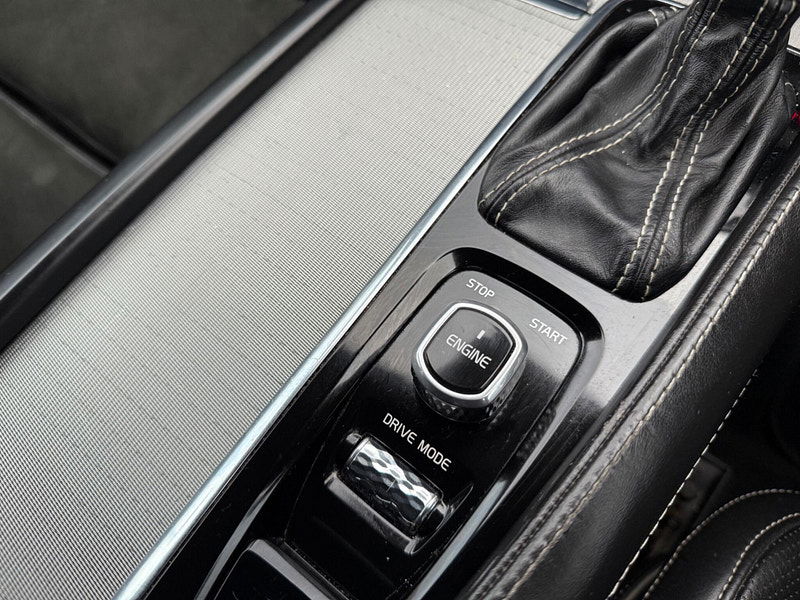 Volvo XC90 2.0 D5 R-Design Geartronic 4WD Euro 6 (s/s) 5dr 5dr Automatic 2025