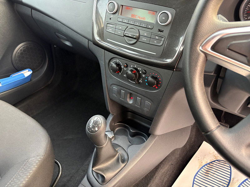 Dacia Sandero 1.0 SCe Essential Hatchback 5dr Petrol Manual Euro 6 (75 ps) 5dr Manual 2026