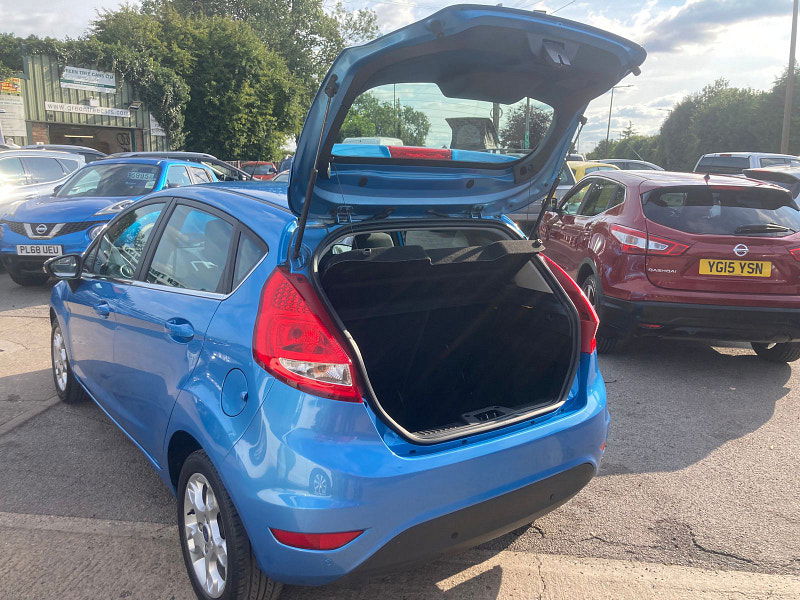 Ford Fiesta 1.4 Zetec Hatchback 5dr Petrol Manual (130 g/km, 94 bhp) 5dr Manual 2025