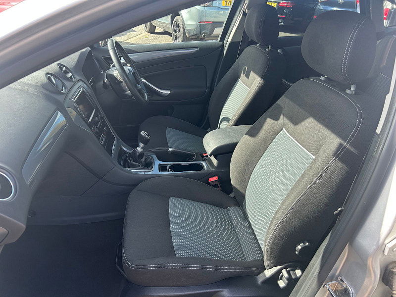 Ford Mondeo 2.0 TDCi Zetec Business Edition Hatchback 5dr Diesel Manual Euro 5 (140 ps) 5dr Manual 2025