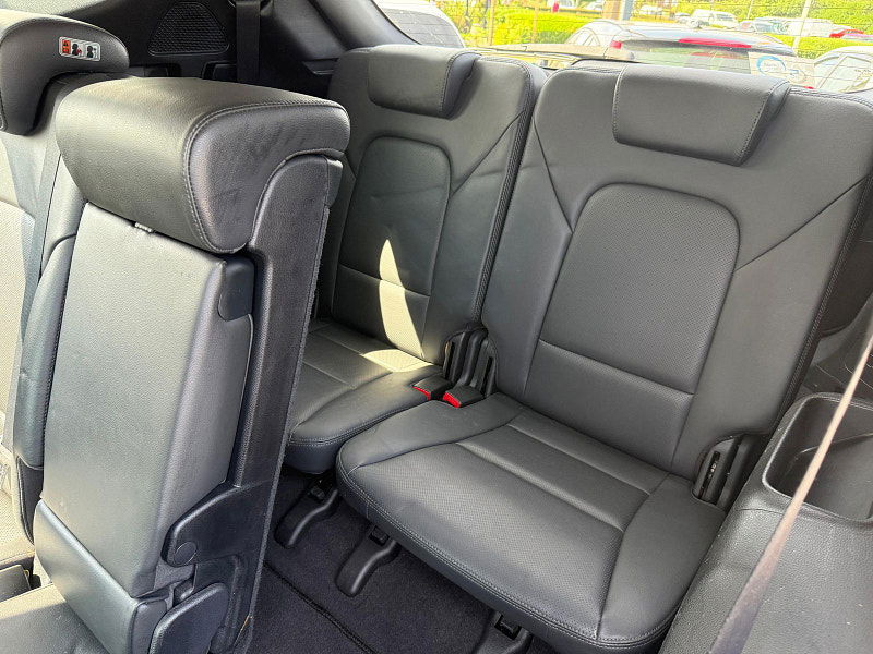 Hyundai Santa Fe 2.2 CRDi Blue Drive Premium SUV 5dr Diesel Manual 4WD Euro 6 (s/s) (7 Seat) (200 ps) 5dr Manual 2025