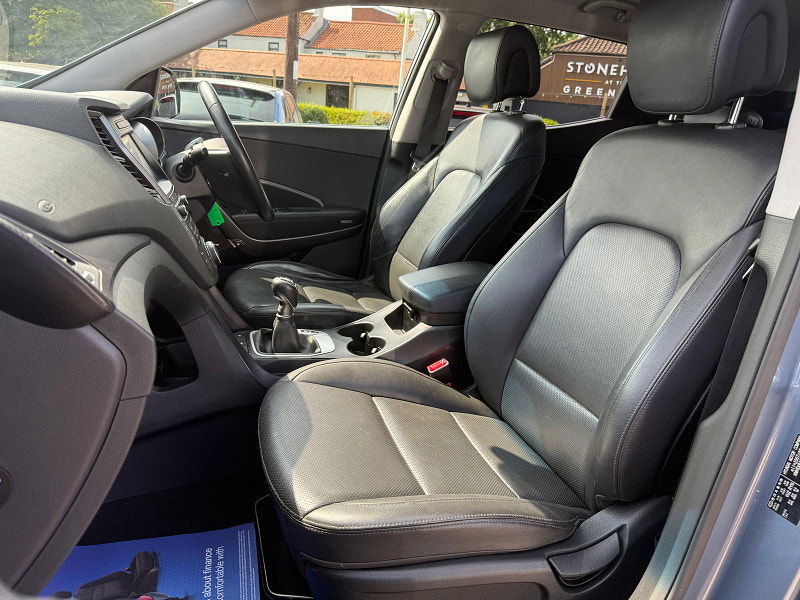 Hyundai Santa Fe 2.2 CRDi Blue Drive Premium SUV 5dr Diesel Manual 4WD Euro 6 (s/s) (7 Seat) (200 ps) 5dr Manual 2025