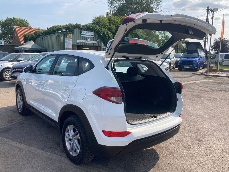 Hyundai Tucson 1.7 CRDi Blue Drive S SUV 5dr Diesel Manual Euro 6 (s/s) (116 ps) 5dr Manual 2025