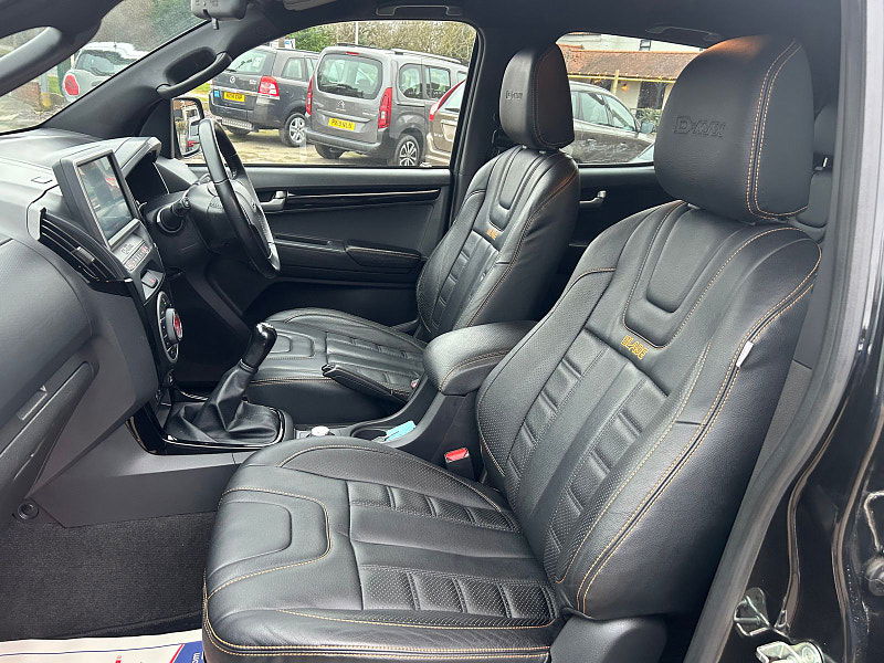 Isuzu D-Max 1.9 TD Blade Pickup Double Cab 4dr Diesel Manual 4WD Euro 6 (164 ps) 4dr Manual 2025