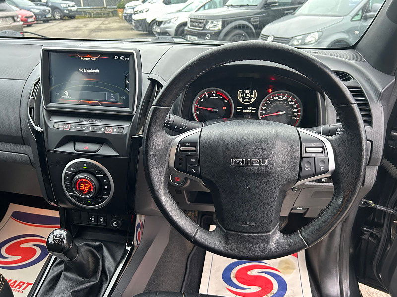 Isuzu D-Max 1.9 TD Blade Pickup Double Cab 4dr Diesel Manual 4WD Euro 6 (164 ps) 4dr Manual 2025