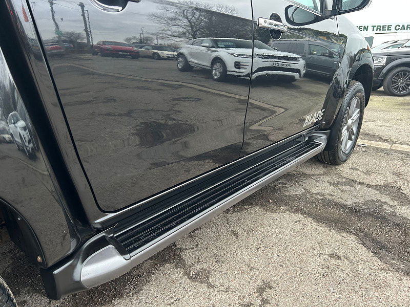 Isuzu D-Max 1.9 TD Blade Pickup Double Cab 4dr Diesel Manual 4WD Euro 6 (164 ps) 4dr Manual 2025