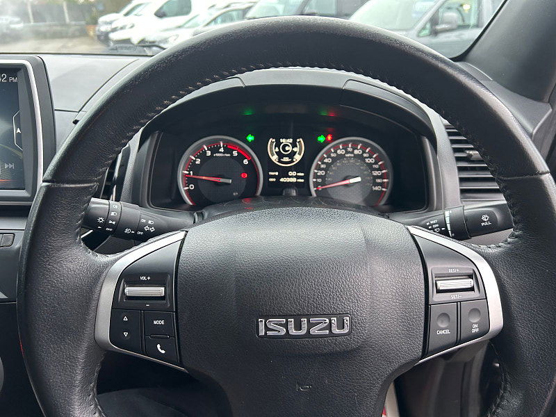 Isuzu D-Max 1.9 TD Blade Pickup Double Cab 4dr Diesel Manual 4WD Euro 6 (164 ps) 4dr Manual 2025