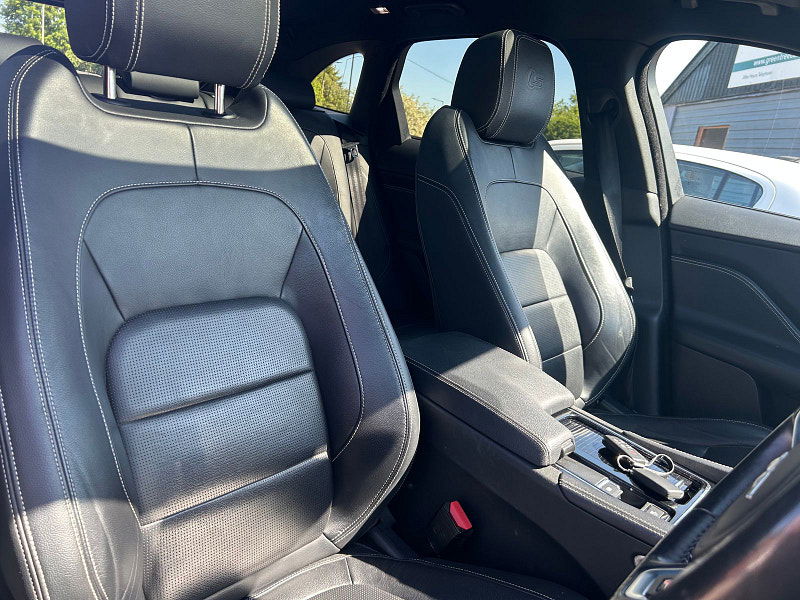 Jaguar F-PACE 3.0 D300 V6 S SUV 5dr Diesel Auto AWD Euro 6 (s/s) (300 ps) 5dr Automatic 2025