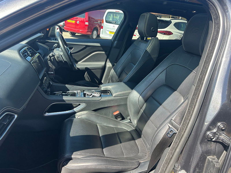 Jaguar F-PACE 3.0 D300 V6 S SUV 5dr Diesel Auto AWD Euro 6 (s/s) (300 ps) 5dr Automatic 2025