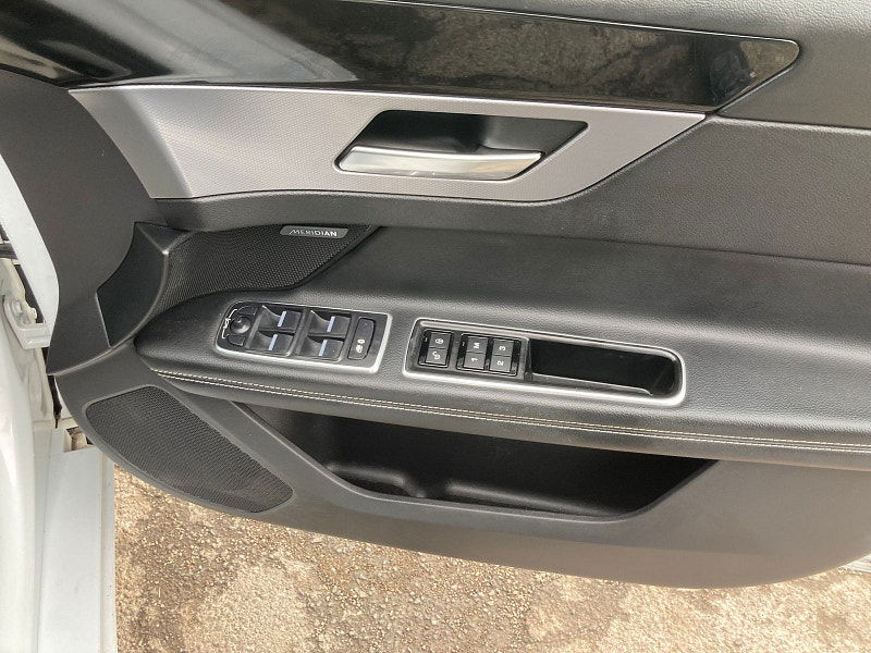 Jaguar XF 2.0d R-Sport Saloon 4dr Diesel Auto Euro 6 (s/s) (180 ps) 4dr Automatic 2025