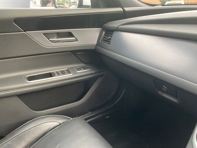 Jaguar XF 2.0d R-Sport Saloon 4dr Diesel Auto Euro 6 (s/s) (180 ps) 4dr Automatic 2025