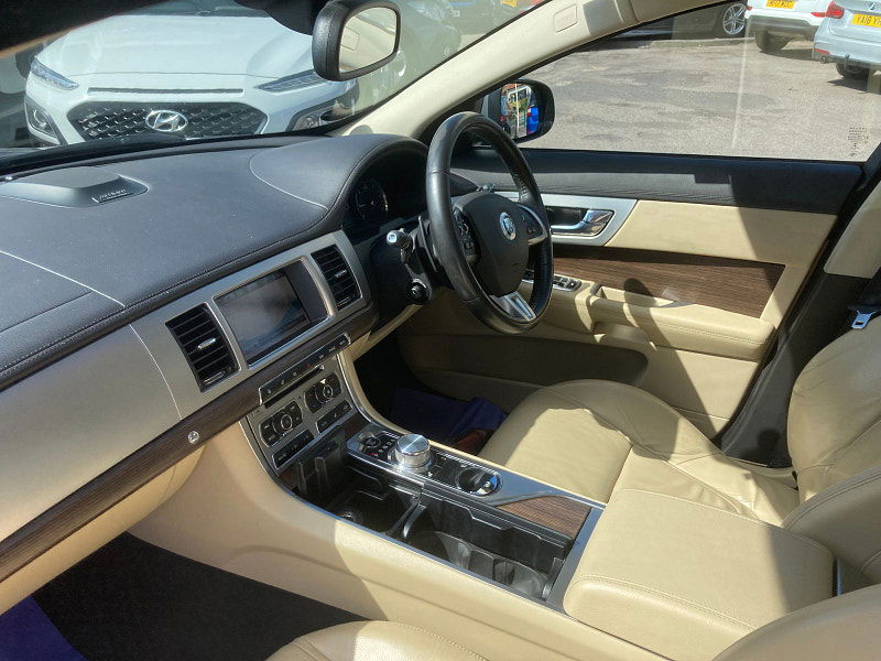 Jaguar XF 2.2d Luxury Saloon 4dr Diesel Auto Euro 5 (s/s) (163 ps) 4dr Automatic 2025
