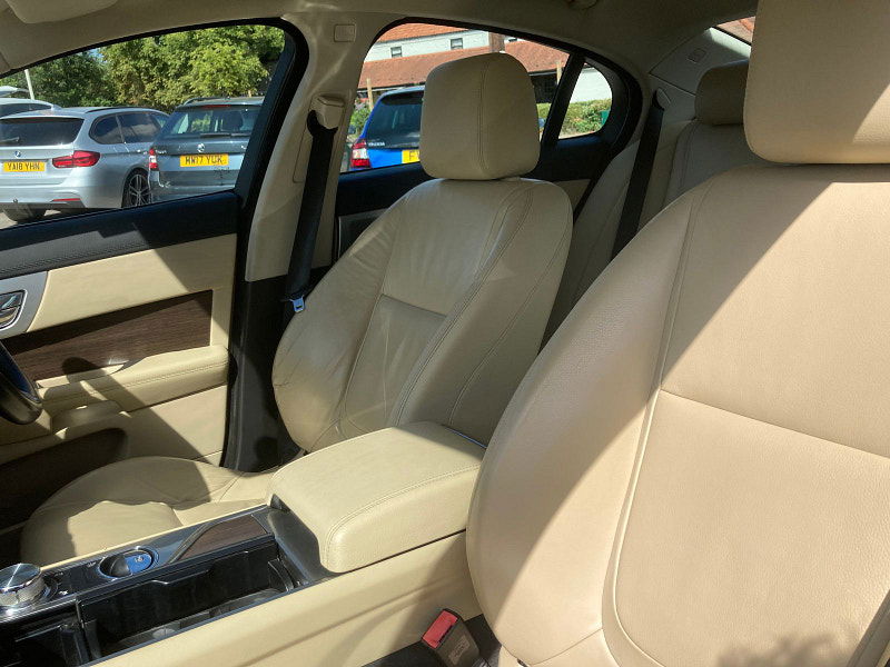 Jaguar XF 2.2d Luxury Saloon 4dr Diesel Auto Euro 5 (s/s) (163 ps) 4dr Automatic 2025