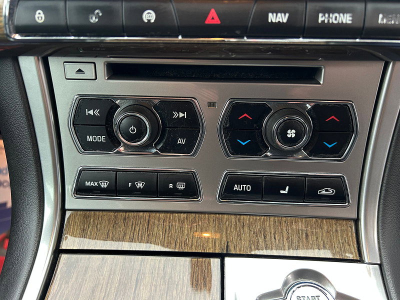 Jaguar XF 2.2d Premium Luxury Saloon 4dr Diesel Auto Euro 5 (s/s) (200 ps) 4dr Automatic 2026