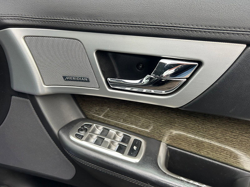 Jaguar XF 2.2d Premium Luxury Saloon 4dr Diesel Auto Euro 5 (s/s) (200 ps) 4dr Automatic 2026