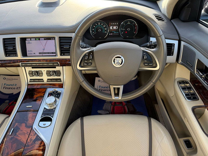 Jaguar XF 3.0d V6 Portfolio Saloon 4dr Diesel Auto 8 Spd Euro 5 (240 ps) 4dr Automatic 2025