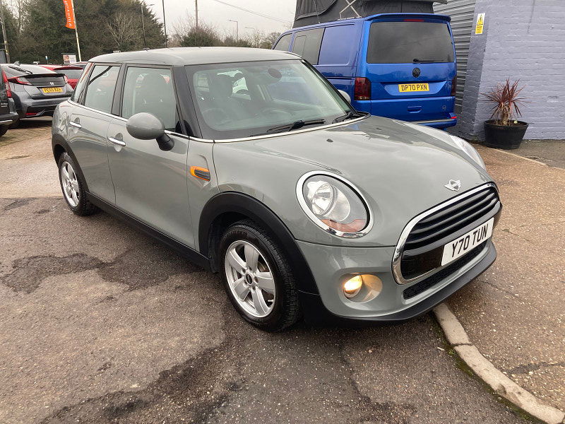 MINI Hatch 1.5 Cooper D Hatchback 5dr Diesel Manual Euro 6 (s/s) (116 ps) 5dr Manual 2025