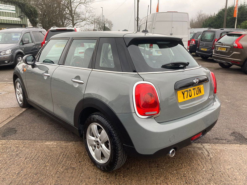 MINI Hatch 1.5 Cooper D Hatchback 5dr Diesel Manual Euro 6 (s/s) (116 ps) 5dr Manual 2025