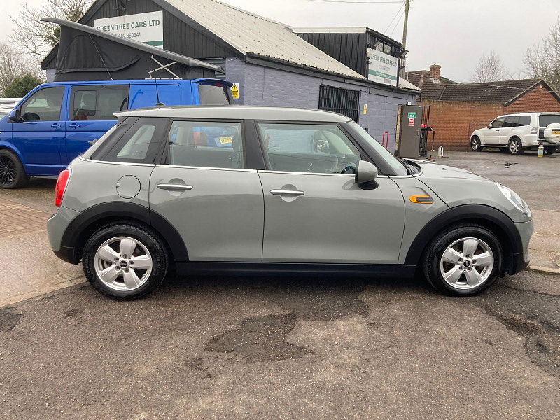 MINI Hatch 1.5 Cooper D Hatchback 5dr Diesel Manual Euro 6 (s/s) (116 ps) 5dr Manual 2025