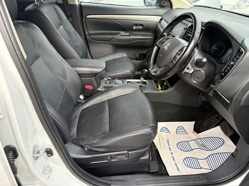 Mitsubishi Outlander 2.2 DI-D GX4 SUV 5dr Diesel Auto 4WD Euro 5 (s/s) (150 ps) 5dr Automatic 2026