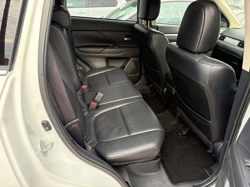 Mitsubishi Outlander 2.2 DI-D GX4 SUV 5dr Diesel Auto 4WD Euro 5 (s/s) (150 ps) 5dr Automatic 2026