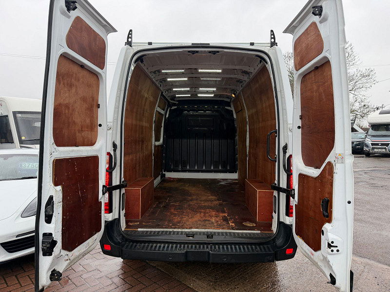 Nissan NV400 2.3 dCi 35 Tekna Panel Van 5dr Diesel Manual FWD L3 H2 Euro 6 (135 ps) 5dr Manual 2026