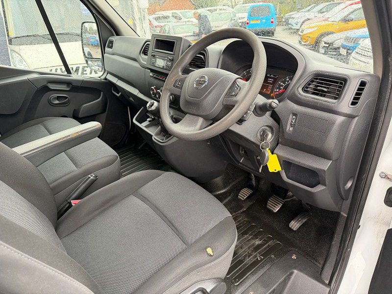 Nissan NV400 2.3 dCi 35 Tekna Panel Van 5dr Diesel Manual FWD L3 H2 Euro 6 (135 ps) 5dr Manual 2026