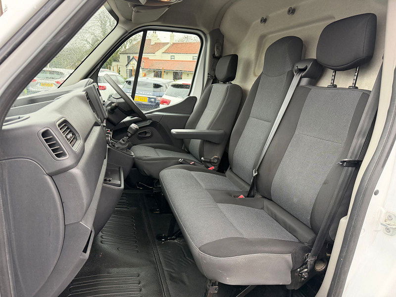 Nissan NV400 2.3 dCi 35 Tekna Panel Van 5dr Diesel Manual FWD L3 H2 Euro 6 (135 ps) 5dr Manual 2026