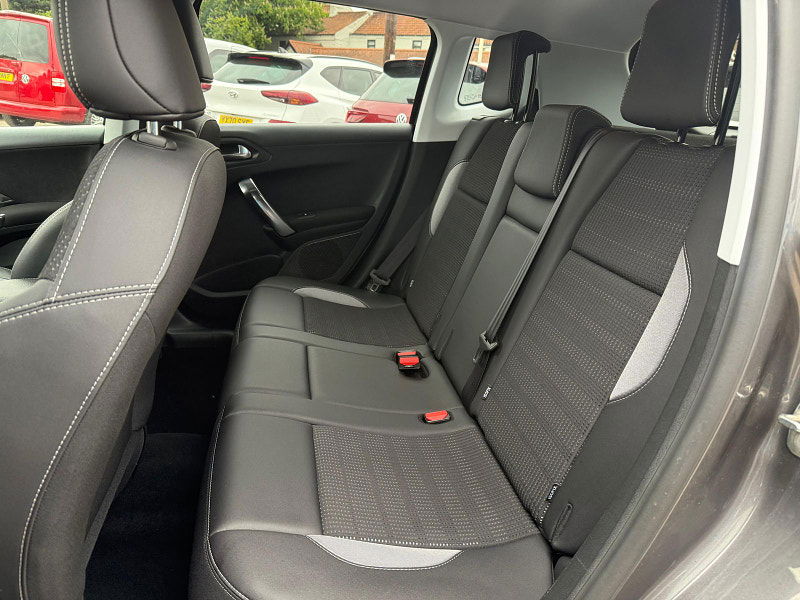 Peugeot 2008 1.2 PureTech Allure SUV 5dr Petrol Manual Euro 6 (s/s) (130 ps) 5dr Manual 2025