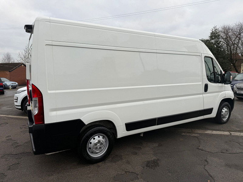 Peugeot Boxer 2.2 BlueHDi 335 Professional Panel Van 5dr Diesel Manual L3 H2 Euro 6 (s/s) (140 ps) 5dr Manual 2024