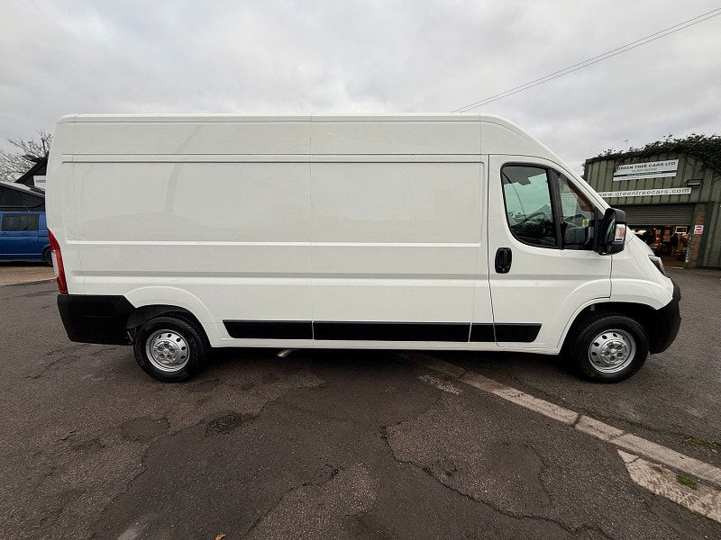 Peugeot Boxer 2.2 BlueHDi 335 Professional Panel Van 5dr Diesel Manual L3 H2 Euro 6 (s/s) (140 ps) 5dr Manual 2024