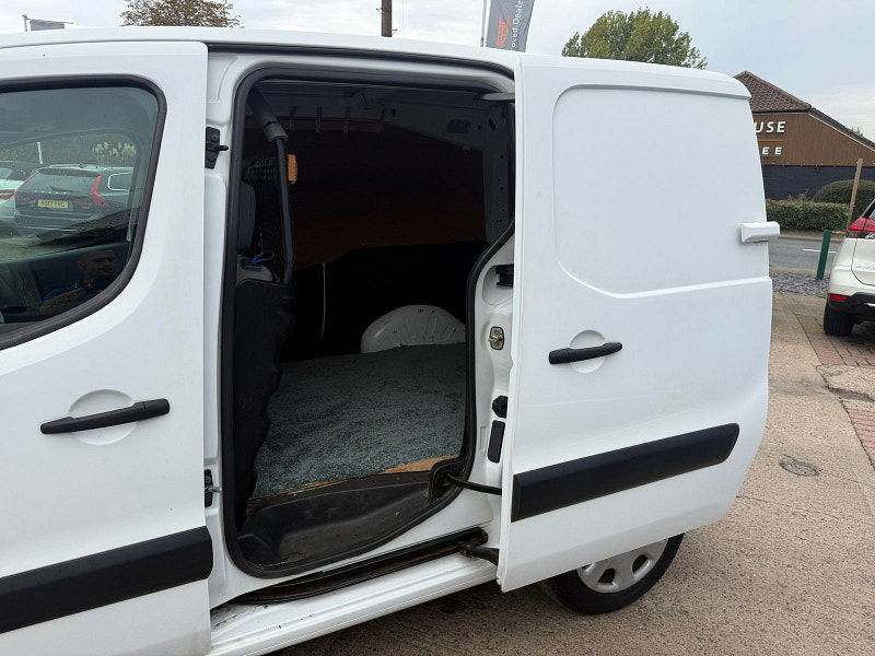 Peugeot Partner 1.6 HDi 625 Professional Panel Van 5dr Diesel Manual L1 (133 g/km, 75 bhp) 5dr Manual 2025