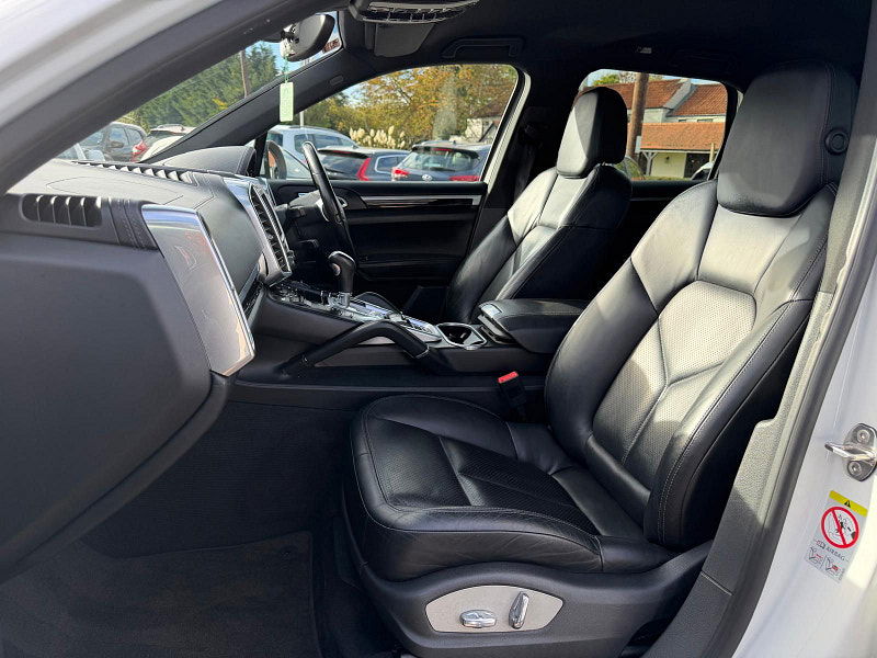 Porsche Cayenne 3.0 TD V6 SUV 5dr Diesel Tiptronic 4WD Euro 5 (s/s) (240 ps) 5dr Automatic 2025