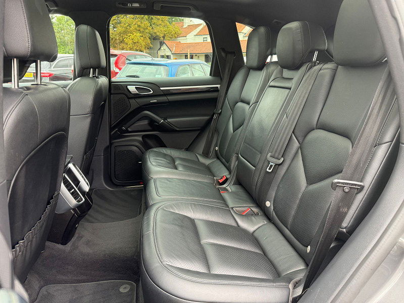 Porsche Cayenne 3.0 TD V6 SUV 5dr Diesel TiptronicS 4WD Euro 6 (s/s) (262 ps) 5dr Automatic 2025