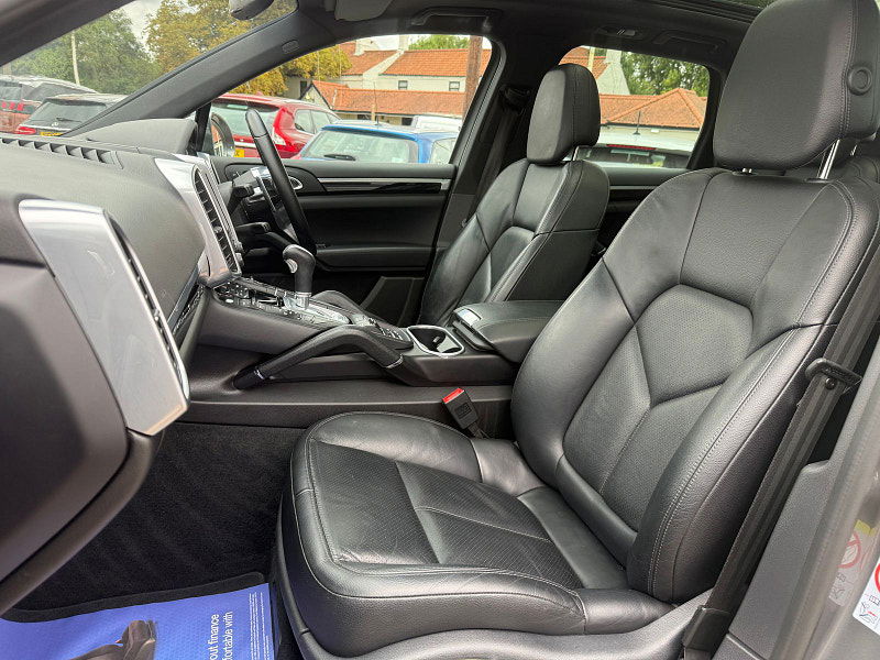 Porsche Cayenne 3.0 TD V6 SUV 5dr Diesel TiptronicS 4WD Euro 6 (s/s) (262 ps) 5dr Automatic 2025
