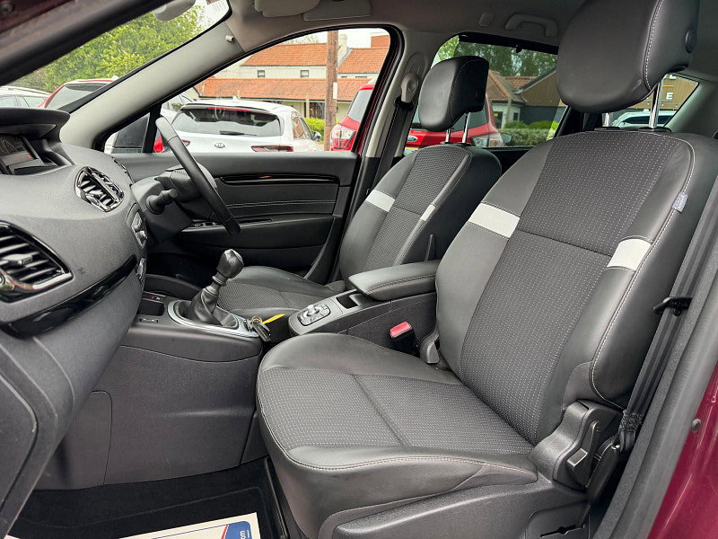 Renault Grand Scenic 1.5 dCi Dynamique Nav MPV 5dr Diesel Manual Euro 6 (s/s) (110 ps) 5dr Manual 2026