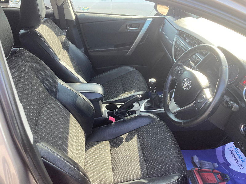 Toyota Auris 1.6 V-Matic Excel Hatchback 5dr Petrol Manual Euro 5 (132 ps) 5dr Manual 2025