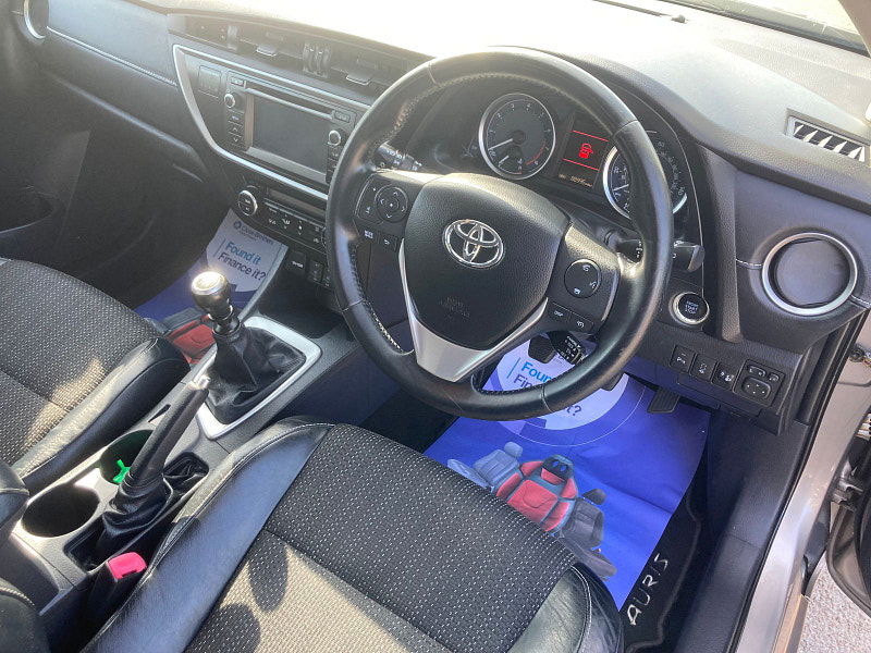 Toyota Auris 1.6 V-Matic Excel Hatchback 5dr Petrol Manual Euro 5 (132 ps) 5dr Manual 2025