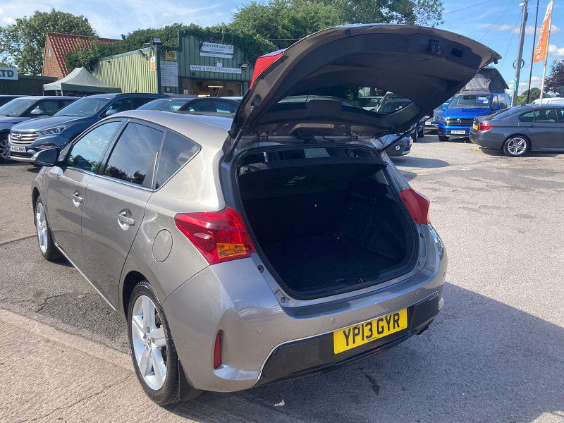 Toyota Auris 1.6 V-Matic Excel Hatchback 5dr Petrol Manual Euro 5 (132 ps) 5dr Manual 2025
