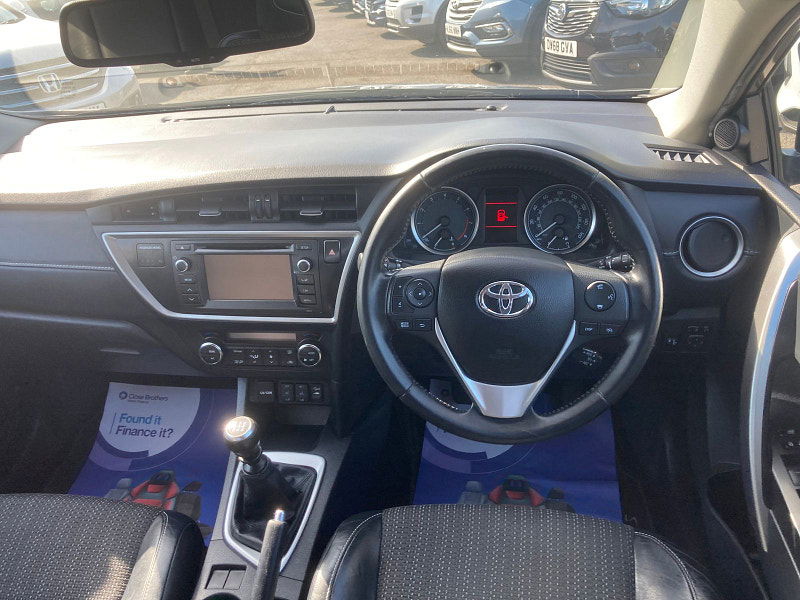 Toyota Auris 1.6 V-Matic Excel Hatchback 5dr Petrol Manual Euro 5 (132 ps) 5dr Manual 2025
