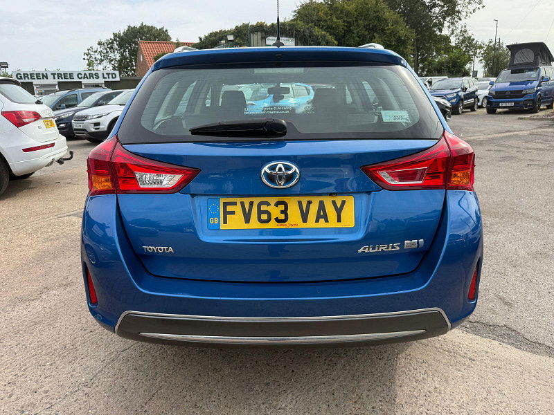 Toyota Auris 1.8 VVT-h Icon Touring Sports 5dr Petrol Hybrid CVT Euro 5 (s/s) (136 ps) 5dr Automatic 2025