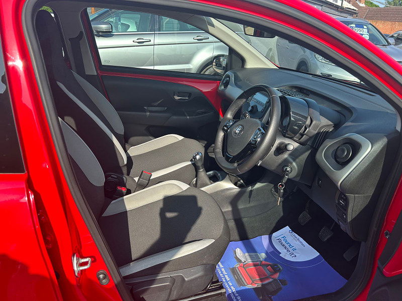 Toyota Aygo 1.0 VVT-i x-play Hatchback 5dr Petrol Manual Euro 6 (68 ps) 5dr Manual 2025