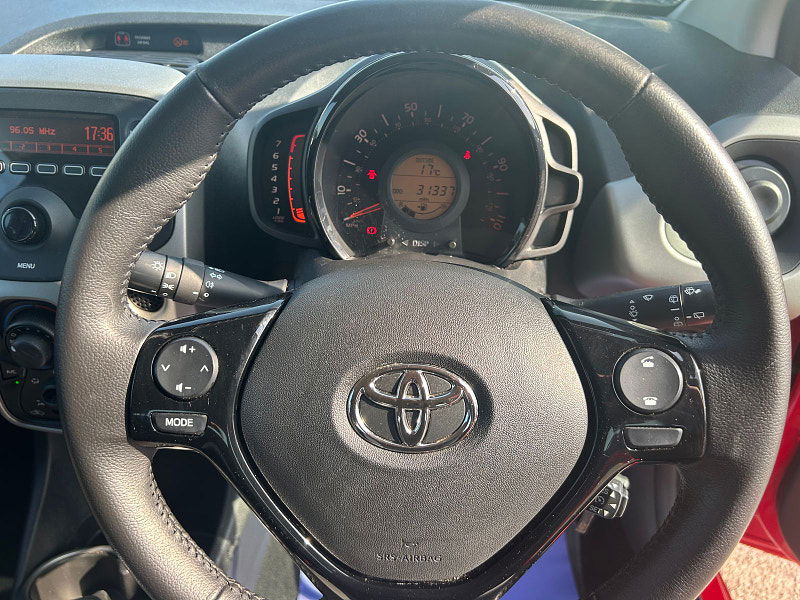 Toyota Aygo 1.0 VVT-i x-play Hatchback 5dr Petrol Manual Euro 6 (68 ps) 5dr Manual 2025