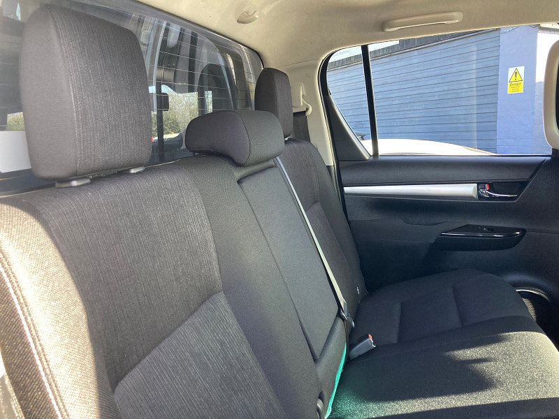 Toyota Hilux 2.4 D-4D Invincible Pickup Double Cab 4dr Diesel Auto 4WD Euro 6 (s/s) (TSS, 3.5t) (150 ps) 4dr Automatic 2026