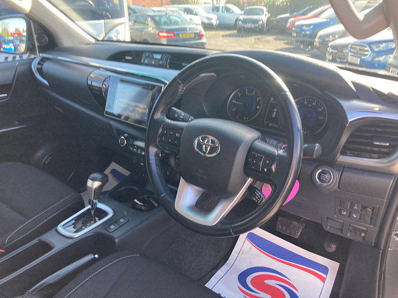 Toyota Hilux 2.4 D-4D Invincible Pickup Double Cab 4dr Diesel Auto 4WD Euro 6 (s/s) (TSS, 3.5t) (150 ps) 4dr Automatic 2026