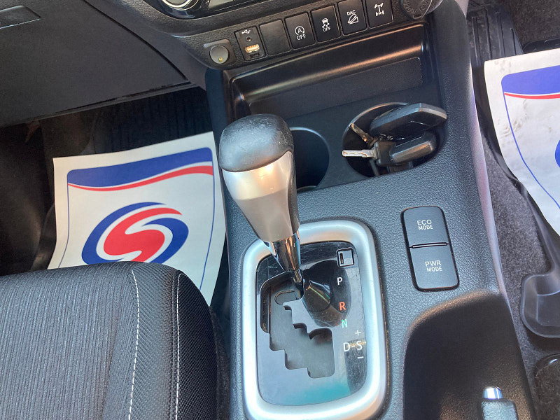 Toyota Hilux 2.4 D-4D Invincible Pickup Double Cab 4dr Diesel Auto 4WD Euro 6 (s/s) (TSS, 3.5t) (150 ps) 4dr Automatic 2026