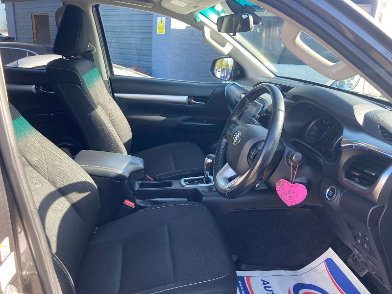 Toyota Hilux 2.4 D-4D Invincible Pickup Double Cab 4dr Diesel Auto 4WD Euro 6 (s/s) (TSS, 3.5t) (150 ps) 4dr Automatic 2026