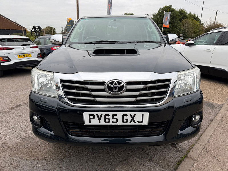 Toyota Hilux 3.0 D-4D Invincible X Pickup Double Cab 4dr Diesel Manual 4WD Euro 5 (Style) (171 ps) 4dr Manual 2025