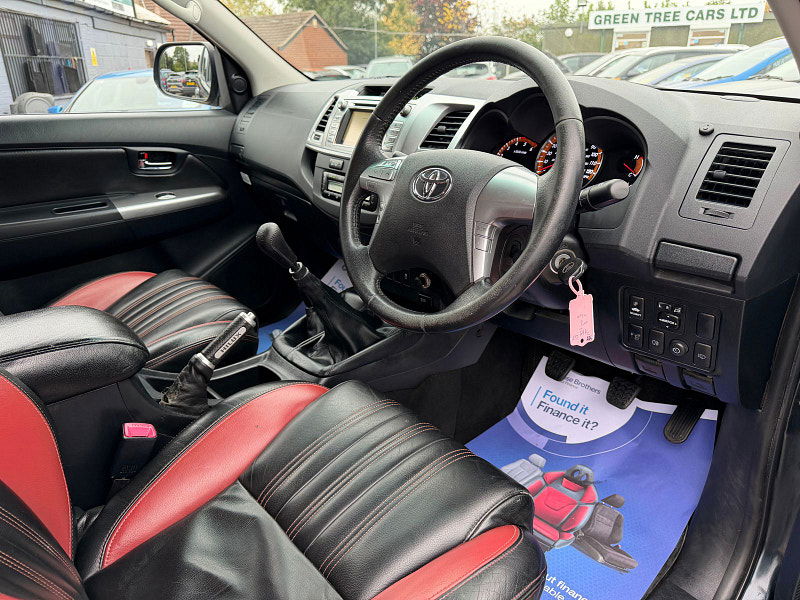 Toyota Hilux 3.0 D-4D Invincible X Pickup Double Cab 4dr Diesel Manual 4WD Euro 5 (Style) (171 ps) 4dr Manual 2025