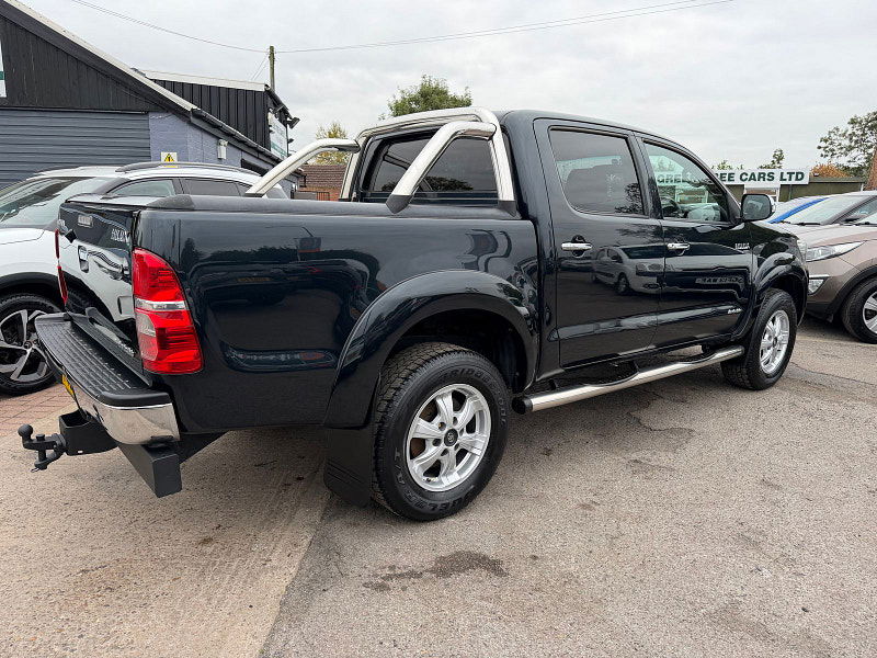Toyota Hilux 3.0 D-4D Invincible X Pickup Double Cab 4dr Diesel Manual 4WD Euro 5 (Style) (171 ps) 4dr Manual 2025
